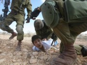 الاحتلال يعتقل طفلين خلال اقتحامها بلدة عناتا شمال شرق القدس المحتلة