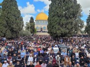 عشرات الآلاف يؤدون صلاة الجمعة في المسجد الأقصى