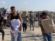 "الأونروا": جياع بغزة أُجبروا على الزحف وسط إطلاق نار إسرائيلي كثيف