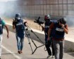 الاحتلال يستهدف عدداً من الصحفيين أمام مدخل مخيم جنين