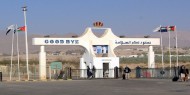 500 حاج وحاجة من أسر الشهداء والأسرى يغادرون عبر معبر الكرامة