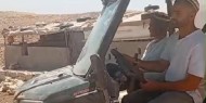 بالفيديو || إصابة سيدة في اعتداء للمستوطنين في مسافر يطا